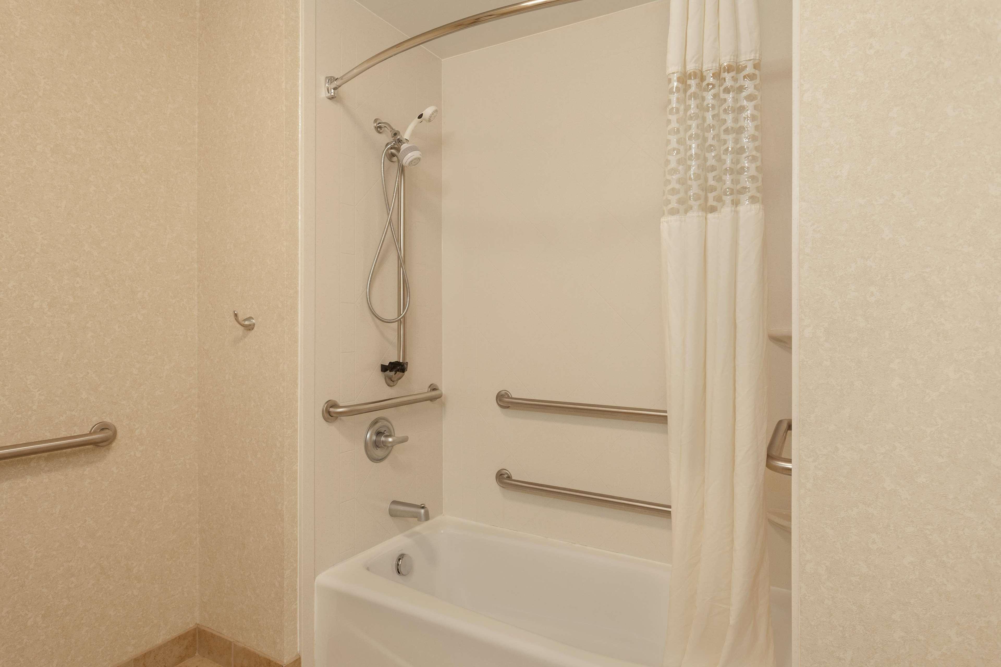 Hampton Inn Detroit Roseville Clinton Township Buitenkant foto