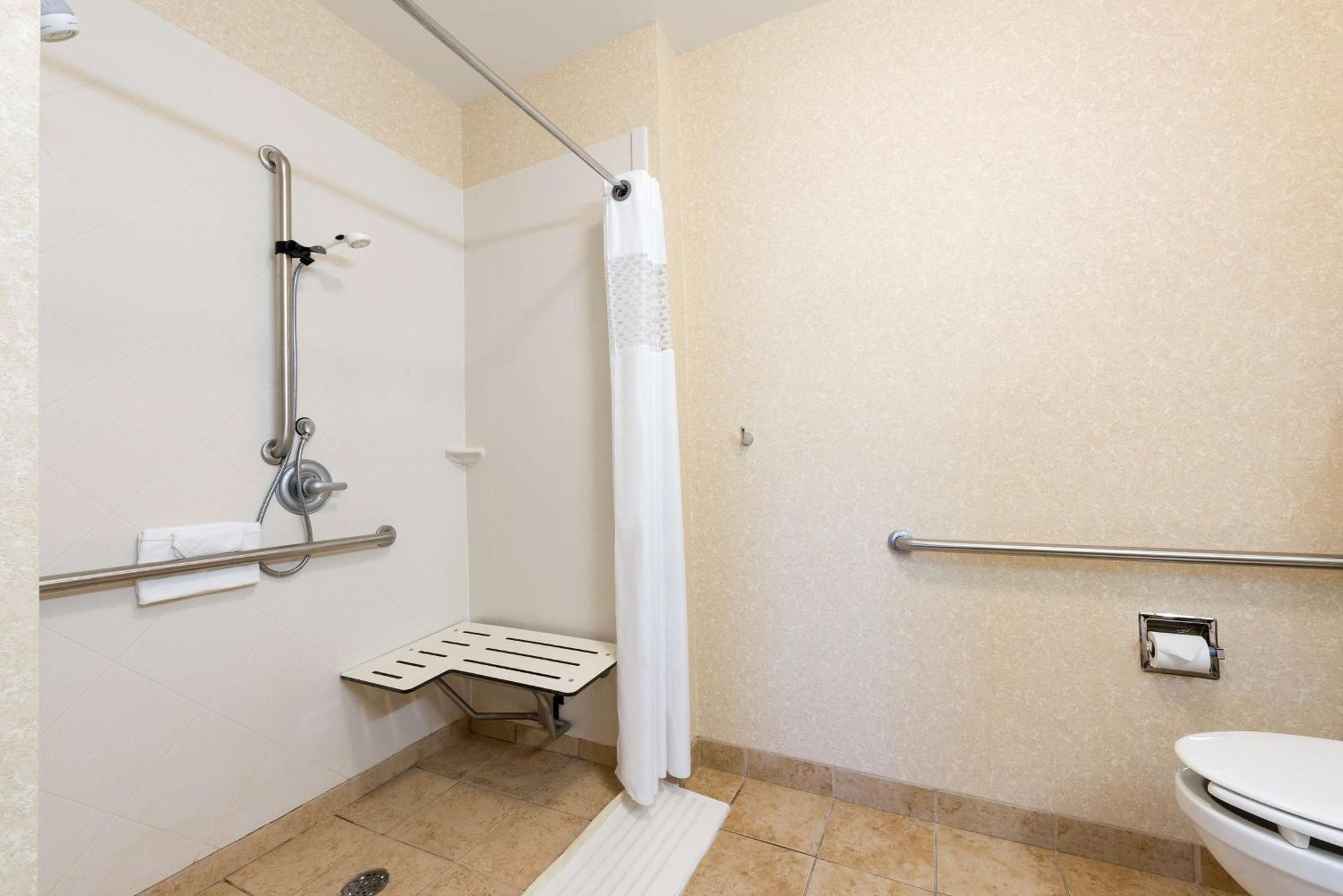 Hampton Inn Detroit Roseville Clinton Township Buitenkant foto