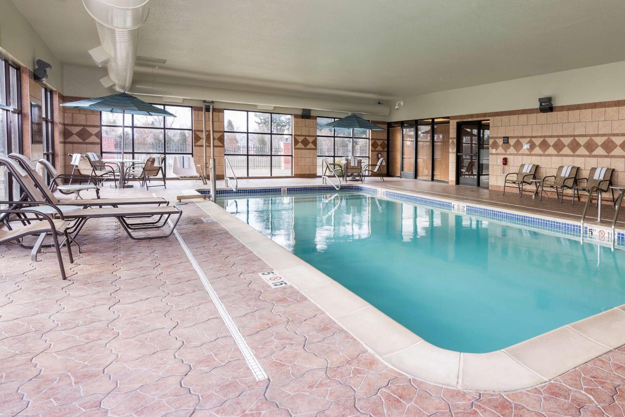 Hampton Inn Detroit Roseville Clinton Township Buitenkant foto